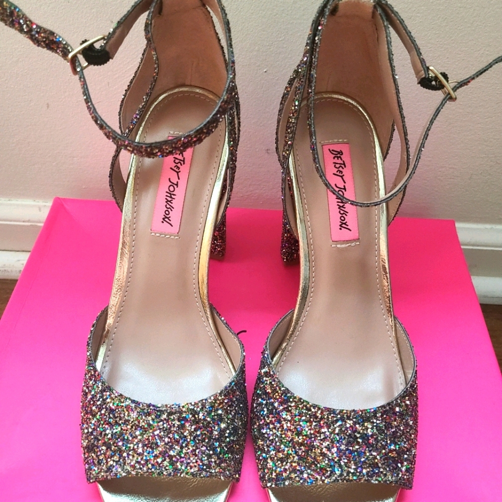 Women's shoes
